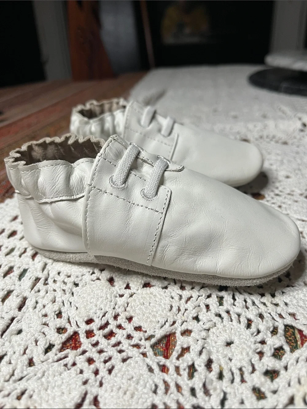 Robeez Special Occasion Soft Sole Shoes in white leather elastic